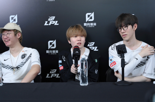 回美国接受 回美国接受